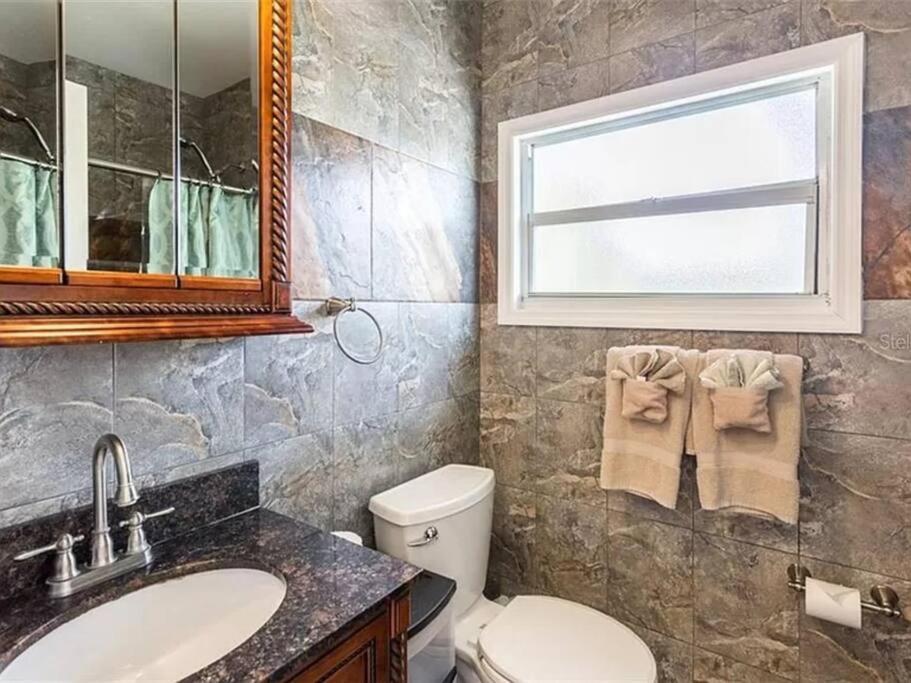 Charming Studio Unit Across From Lido Key Beach ซาราโซตา ภายนอก รูปภาพ