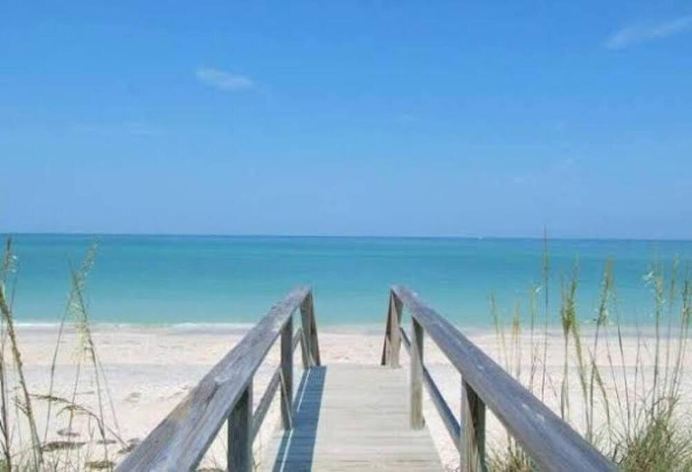Charming Studio Unit Across From Lido Key Beach ซาราโซตา ภายนอก รูปภาพ