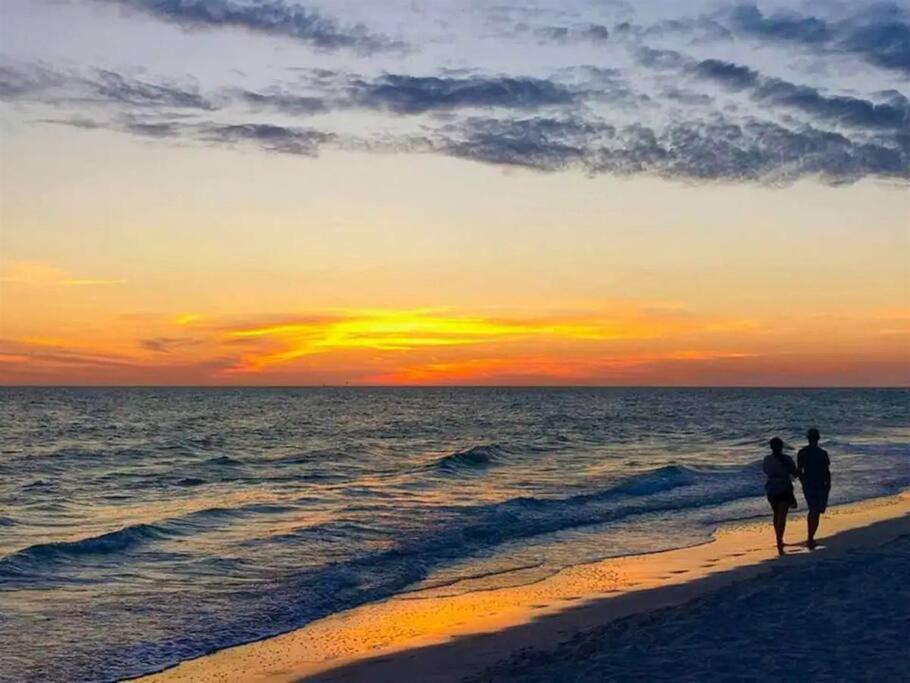 Charming Studio Unit Across From Lido Key Beach ซาราโซตา ภายนอก รูปภาพ